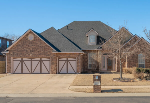 Home with Malarkey Roofing Products Brilliant Black Vista Shingles in Oklahoma City, OK